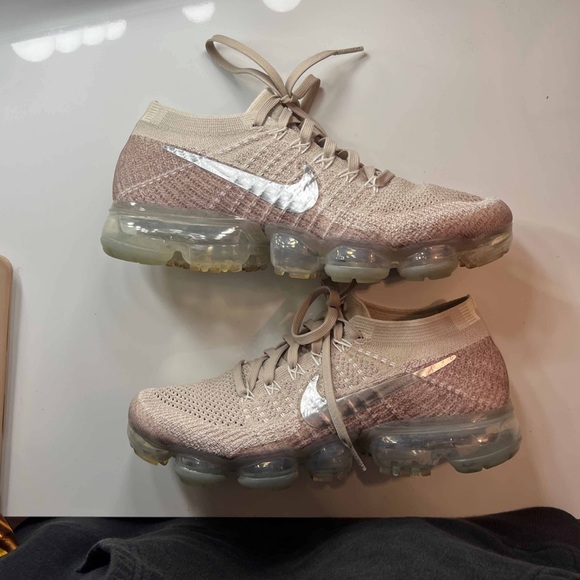 Nike Womens Vapormax - Picture 2 of 8